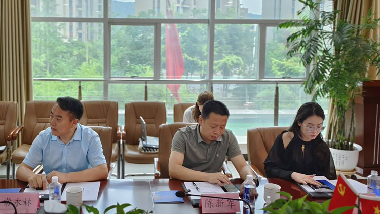 周德林一行拜访西安市商洛商会和盘龙药业集团主要领导 周德林一行拜访西安市商洛商会和盘龙药业集团主要领导